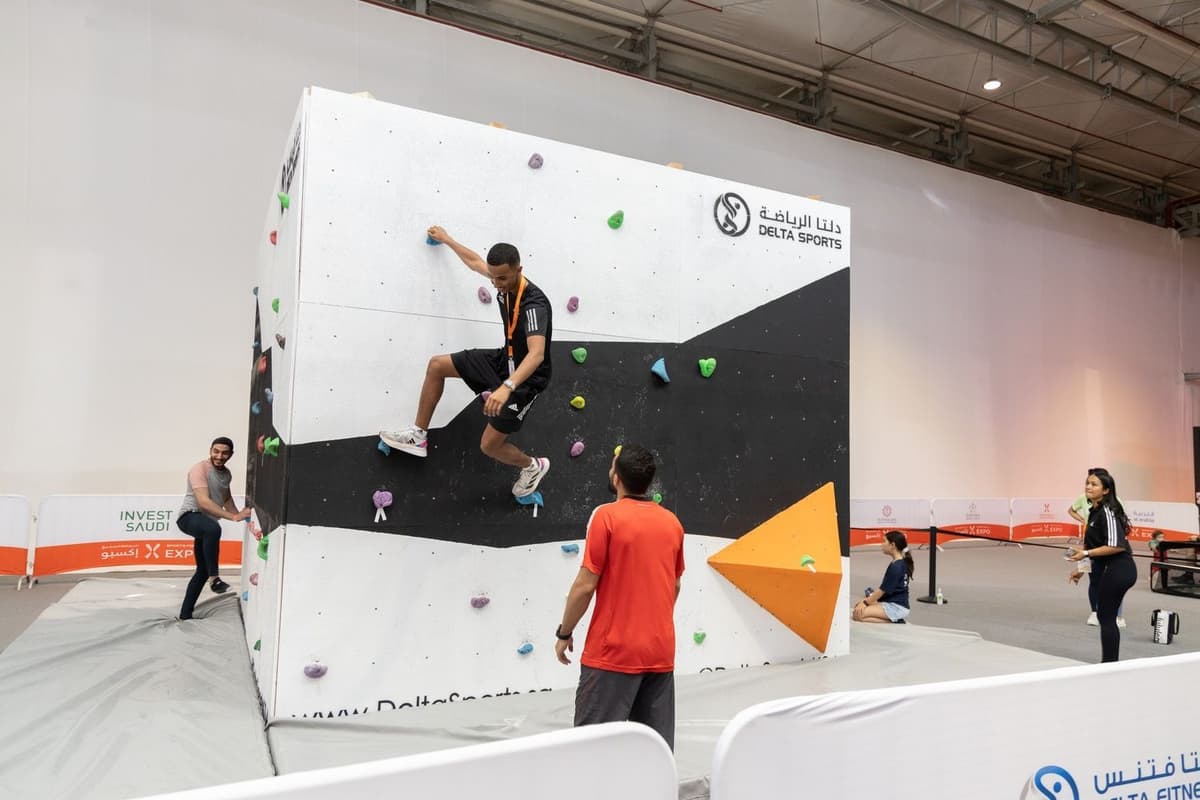 الأمن والخدمات اللوجستية